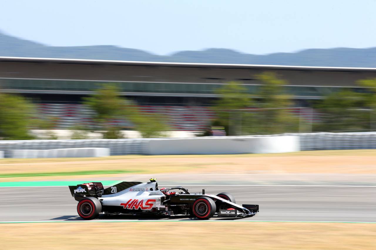 GP SPAGNA, Kevin Magnussen (DEN) Haas VF-20.
14.08.2020 Formula 1 World Championship, Rd 6, Spanish Grand Prix, Barcelona, Spain, Practice Day.
- www.xpbimages.com, EMail: requests@xpbimages.com © Copyright: Batchelor / XPB Images