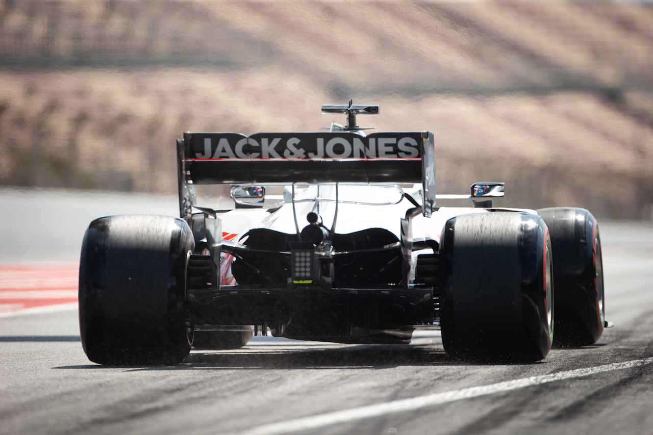 GP SPAGNA, Romain Grosjean (FRA) Haas F1 Team VF-20.
14.08.2020 Formula 1 World Championship, Rd 6, Spanish Grand Prix, Barcelona, Spain, Practice Day.
- www.xpbimages.com, EMail: requests@xpbimages.com © Copyright: Bearne / XPB Images