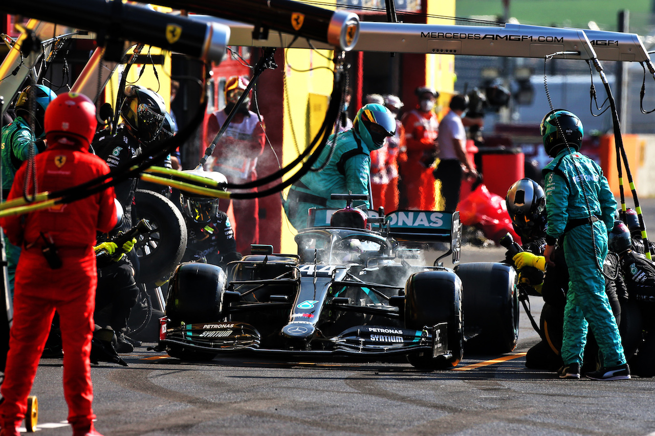 GP TOSCANA FERRARI 1000, Lewis Hamilton (GBR) Mercedes AMG F1 W11 makes a pit stop.
13.09.2020. Formula 1 World Championship, Rd 9, Tuscan Grand Prix, Mugello, Italy, Gara Day.
- www.xpbimages.com, EMail: requests@xpbimages.com © Copyright: Moy / XPB Images