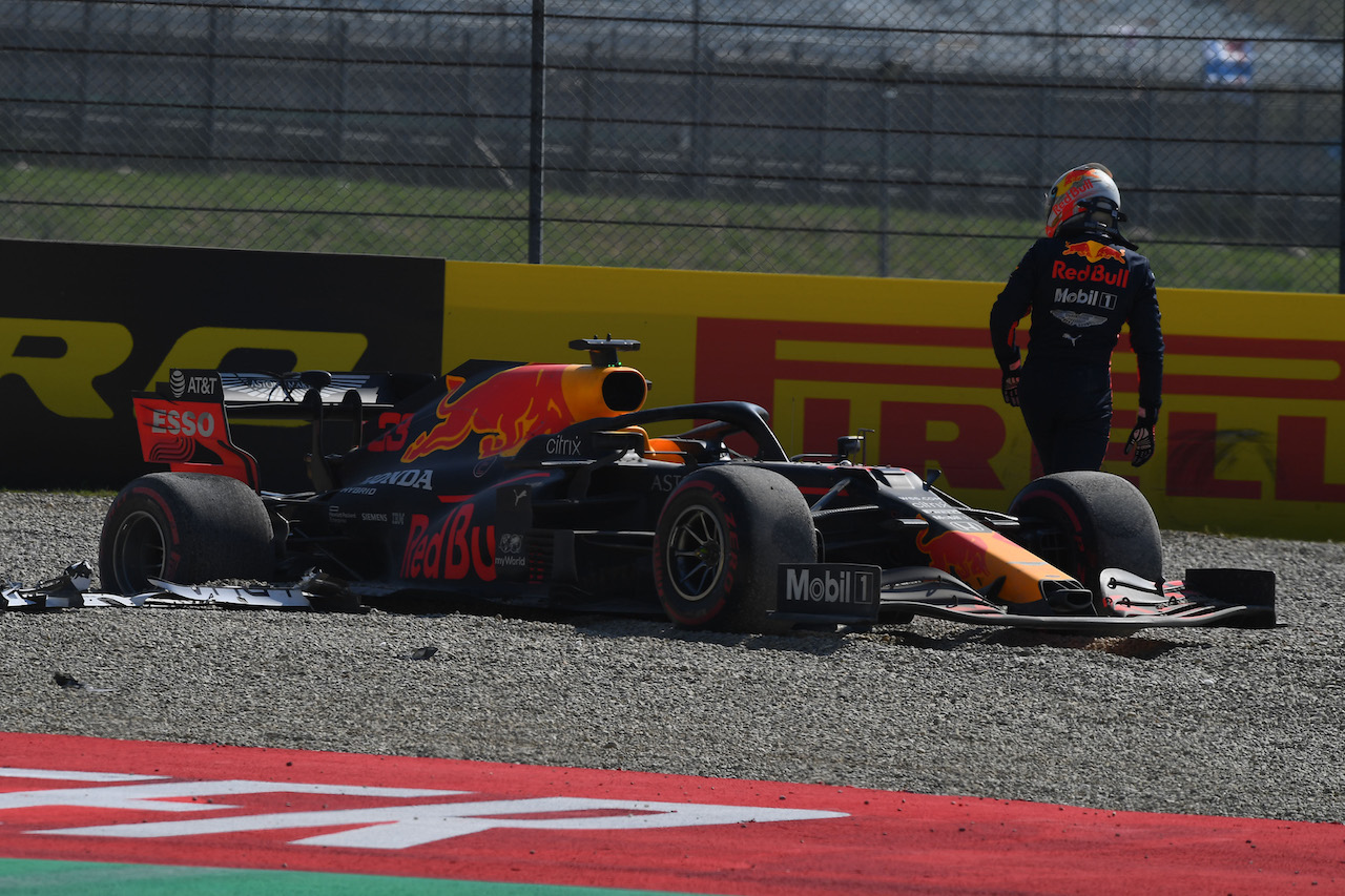 GP TOSCANA FERRARI 1000, Max Verstappen (NLD) Red Bull Racing RB16 crashed out of the race.
13.09.2020. Formula 1 World Championship, Rd 9, Tuscan Grand Prix, Mugello, Italy, Gara Day.
- www.xpbimages.com, EMail: requests@xpbimages.com © Copyright: FIA Pool Image for Editorial Use Only