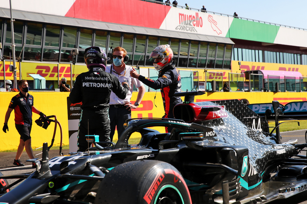GP TOSCANA FERRARI 1000, Lewis Hamilton (GBR) Mercedes AMG F1 celebrates his pole position in qualifying parc ferme with Max Verstappen (NLD) Red Bull Racing.
12.09.2020. Formula 1 World Championship, Rd 9, Tuscan Grand Prix, Mugello, Italy, Qualifiche Day.
- www.xpbimages.com, EMail: requests@xpbimages.com © Copyright: Batchelor / XPB Images