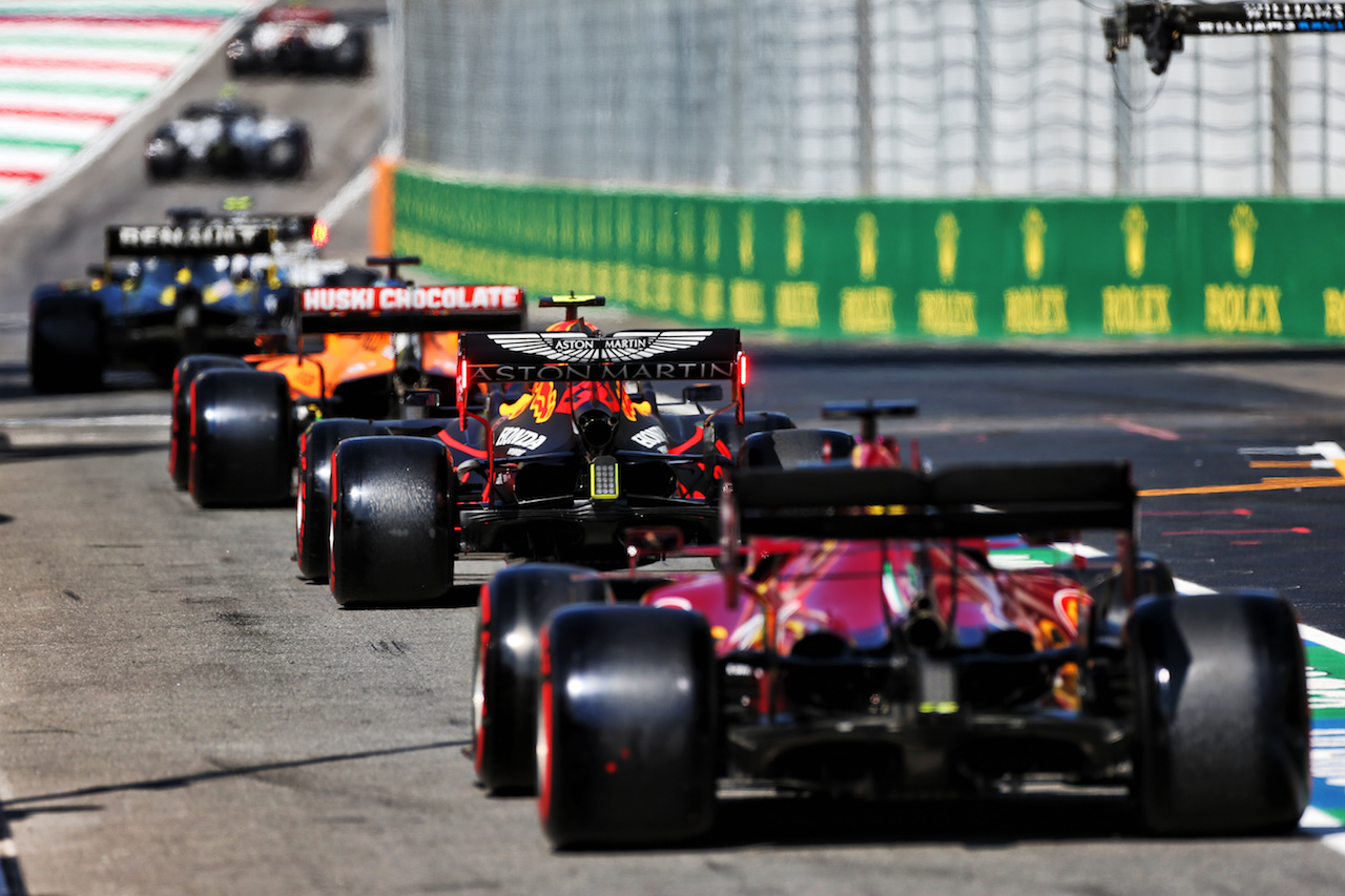 GP TOSCANA FERRARI 1000, Alexander Albon (THA) Red Bull Racing RB16 davanti a Sebastian Vettel (GER) Ferrari SF1000 out of the pits.
12.09.2020. Formula 1 World Championship, Rd 9, Tuscan Grand Prix, Mugello, Italy, Qualifiche Day.
- www.xpbimages.com, EMail: requests@xpbimages.com © Copyright: Moy / XPB Images