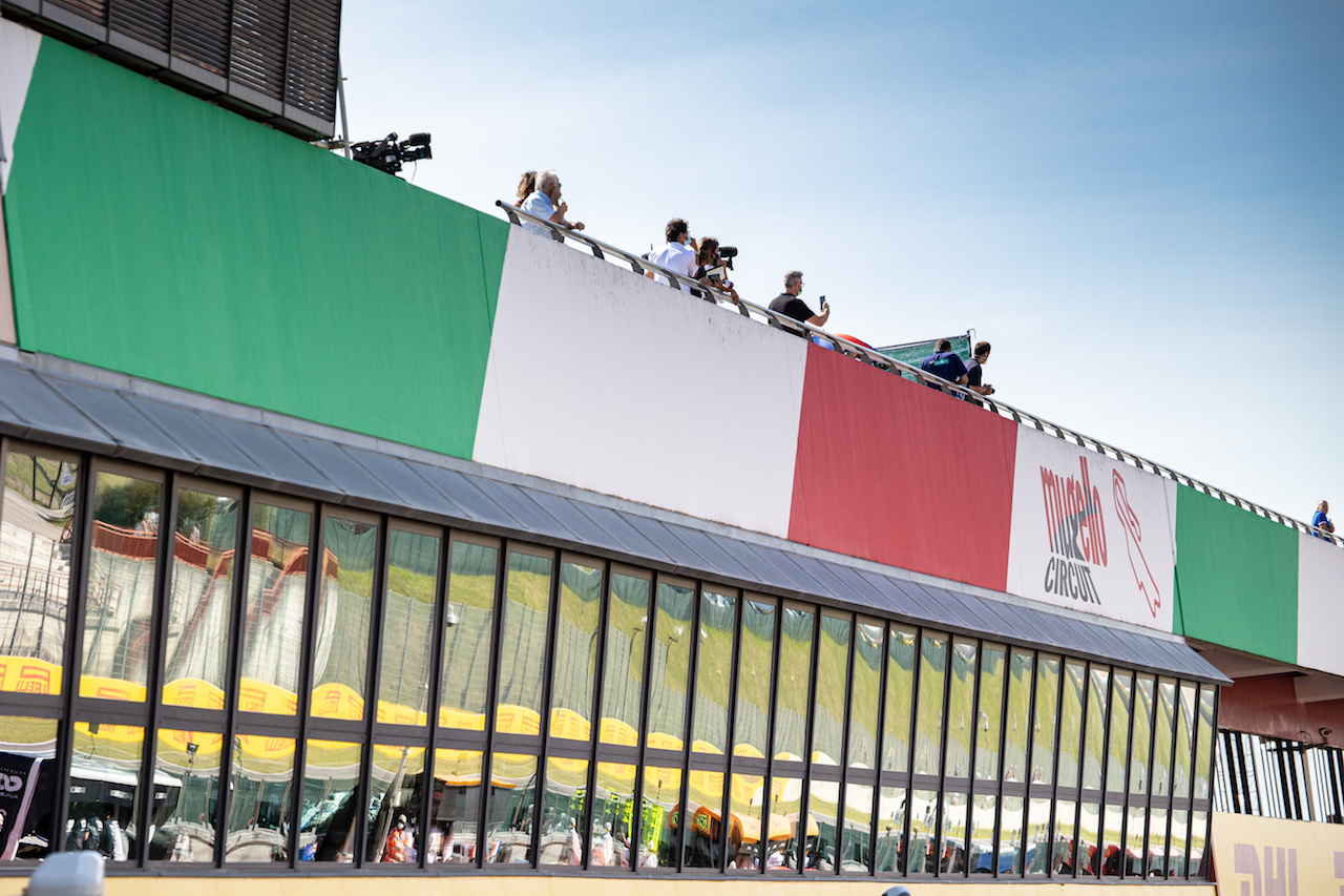 GP TOSCANA FERRARI 1000, Circuit Atmosfera - pit balcony.
11.09.2020. Formula 1 World Championship, Rd 9, Tuscan Grand Prix, Mugello, Italy, Practice Day.
- www.xpbimages.com, EMail: requests@xpbimages.com © Copyright: Bearne / XPB Images