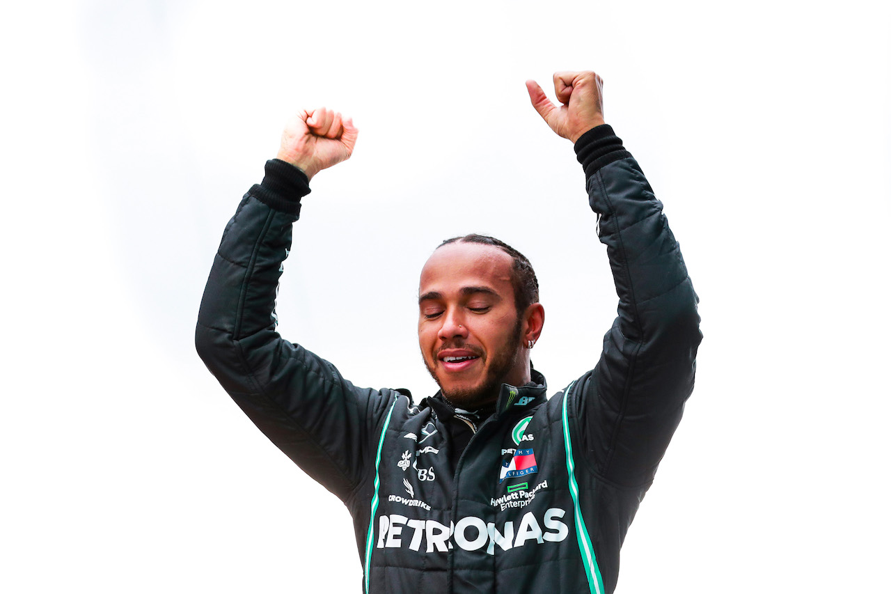 GP TURCHIA, Gara winner e World Champion Lewis Hamilton (GBR) Mercedes AMG F1 celebrates in parc ferme.
15.11.2020. Formula 1 World Championship, Rd 14, Turkish Grand Prix, Istanbul, Turkey, Gara Day.
- www.xpbimages.com, EMail: requests@xpbimages.com © Copyright: FIA Pool Image for Editorial Use Only