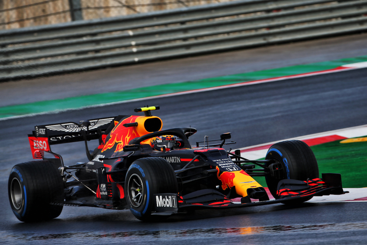 GP TURCHIA, Alexander Albon (THA) Red Bull Racing RB16.
15.11.2020. Formula 1 World Championship, Rd 14, Turkish Grand Prix, Istanbul, Turkey, Gara Day.
- www.xpbimages.com, EMail: requests@xpbimages.com © Copyright: Batchelor / XPB Images