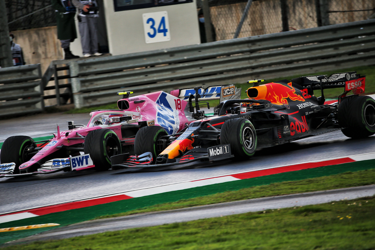 GP TURCHIA, Lance Stroll (CDN) Racing Point F1 Team RP20 e Alexander Albon (THA) Red Bull Racing RB16 battle for position.
15.11.2020. Formula 1 World Championship, Rd 14, Turkish Grand Prix, Istanbul, Turkey, Gara Day.
- www.xpbimages.com, EMail: requests@xpbimages.com © Copyright: Batchelor / XPB Images