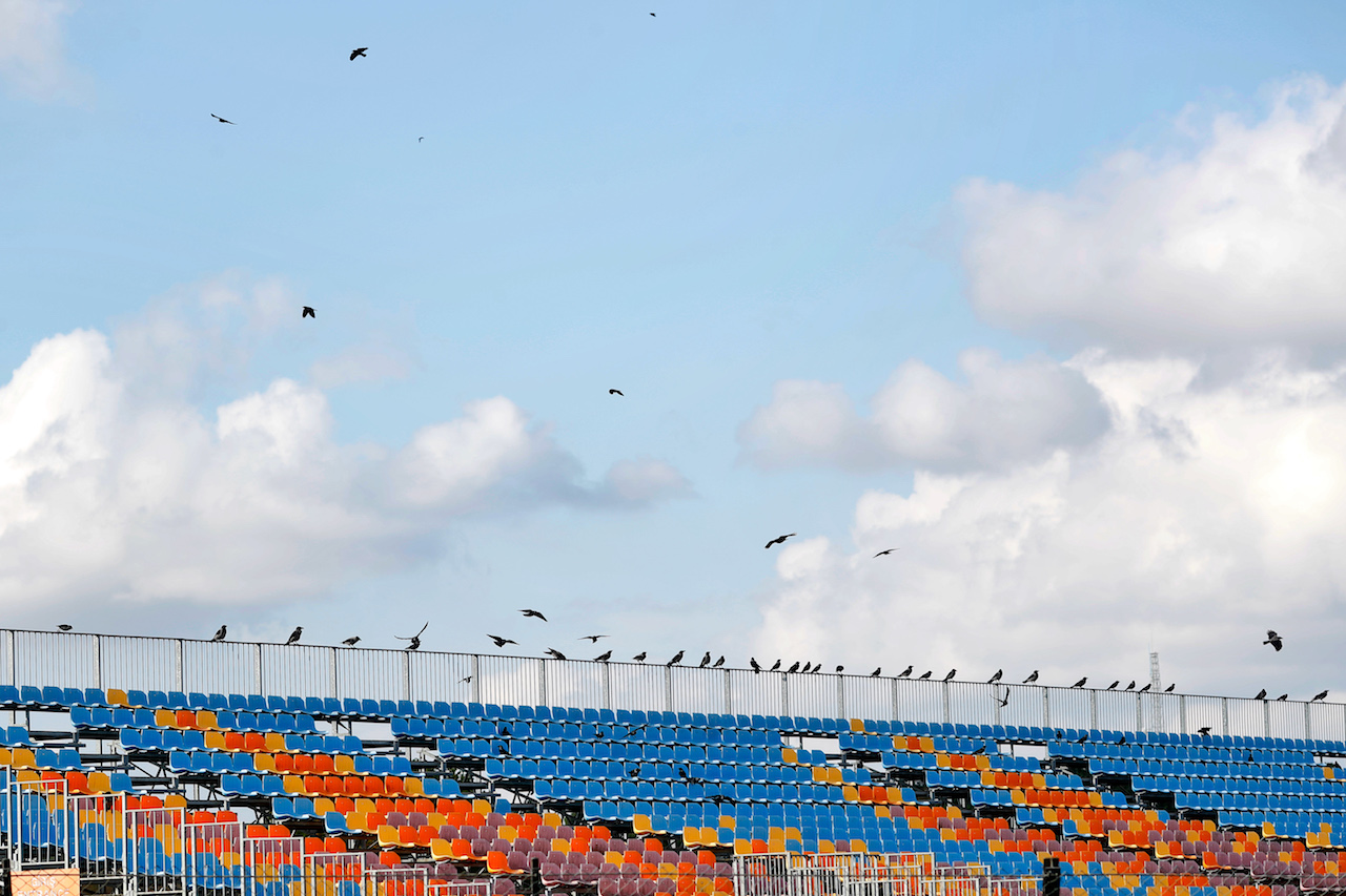 GP TURCHIA, Circuit Atmosfera - birds in the grandstand.
12.11.2020. Formula 1 World Championship, Rd 14, Turkish Grand Prix, Istanbul, Turkey, Preparation Day.
- www.xpbimages.com, EMail: requests@xpbimages.com © Copyright: Staley / XPB Images