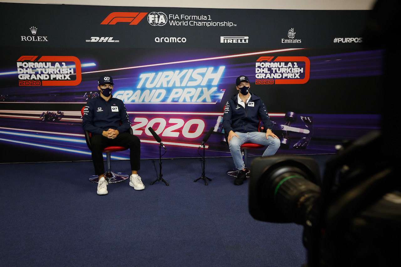 GP TURCHIA, (L to R): Pierre Gasly (FRA) AlphaTauri e team mate Daniil Kvyat (RUS) AlphaTauri in the FIA Press Conference.
12.11.2020. Formula 1 World Championship, Rd 14, Turkish Grand Prix, Istanbul, Turkey, Preparation Day.
- www.xpbimages.com, EMail: requests@xpbimages.com © Copyright: FIA Pool Image for Editorial Use Only