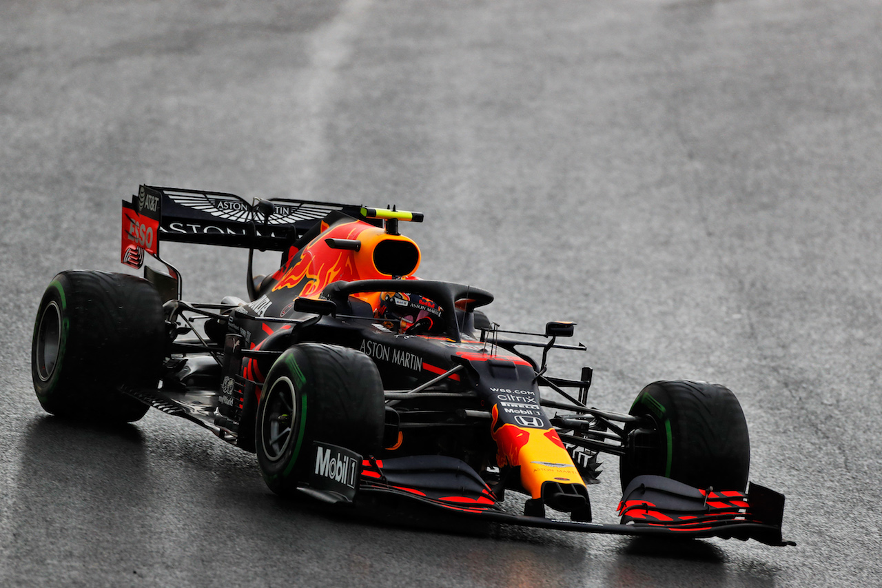 GP TURCHIA, Alexander Albon (THA) Red Bull Racing RB16.
14.11.2020. Formula 1 World Championship, Rd 14, Turkish Grand Prix, Istanbul, Turkey, Qualifiche Day.
- www.xpbimages.com, EMail: requests@xpbimages.com © Copyright: Staley / XPB Images