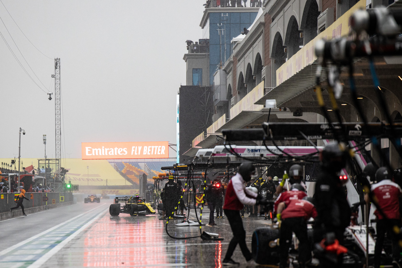 GP TURCHIA, Esteban Ocon (FRA) Renault F1 Team RS20.
14.11.2020. Formula 1 World Championship, Rd 14, Turkish Grand Prix, Istanbul, Turkey, Qualifiche Day.
- www.xpbimages.com, EMail: requests@xpbimages.com © Copyright: Bearne / XPB Images