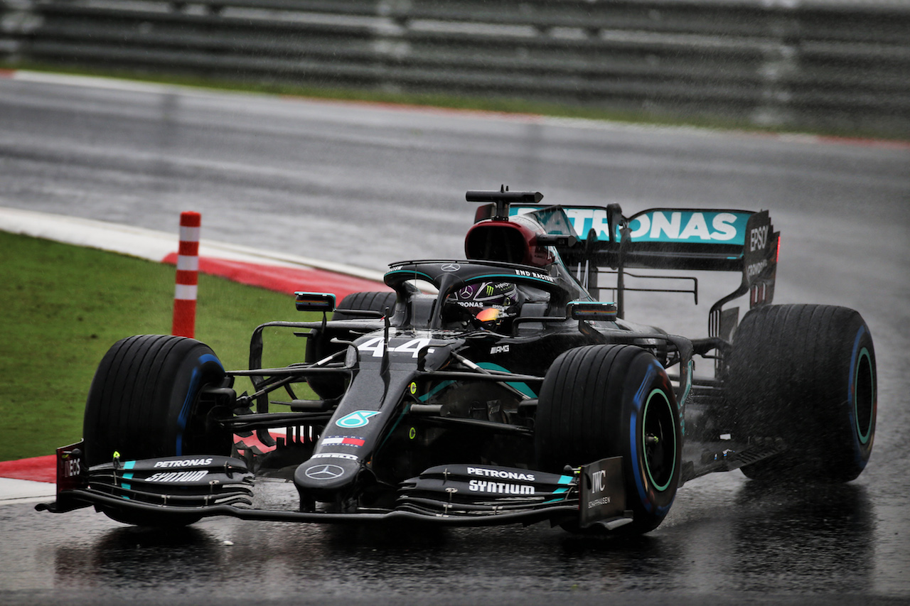GP TURCHIA, Lewis Hamilton (GBR) Mercedes AMG F1 W11.
14.11.2020. Formula 1 World Championship, Rd 14, Turkish Grand Prix, Istanbul, Turkey, Qualifiche Day.
- www.xpbimages.com, EMail: requests@xpbimages.com © Copyright: Batchelor / XPB Images