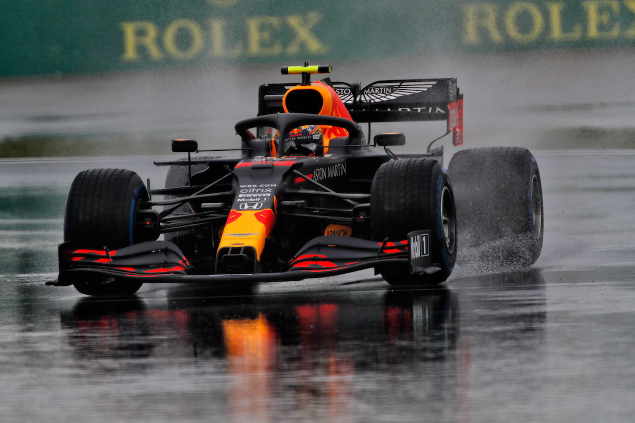 GP TURCHIA, Alexander Albon (THA) Red Bull Racing RB16.
14.11.2020. Formula 1 World Championship, Rd 14, Turkish Grand Prix, Istanbul, Turkey, Qualifiche Day.
- www.xpbimages.com, EMail: requests@xpbimages.com © Copyright: Staley / XPB Images