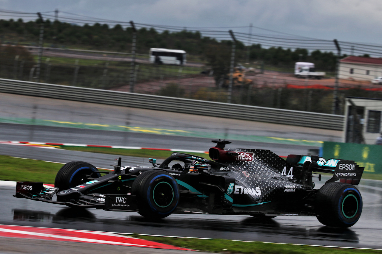 GP TURCHIA, Lewis Hamilton (GBR) Mercedes AMG F1 W11.
14.11.2020. Formula 1 World Championship, Rd 14, Turkish Grand Prix, Istanbul, Turkey, Qualifiche Day.
- www.xpbimages.com, EMail: requests@xpbimages.com © Copyright: Batchelor / XPB Images