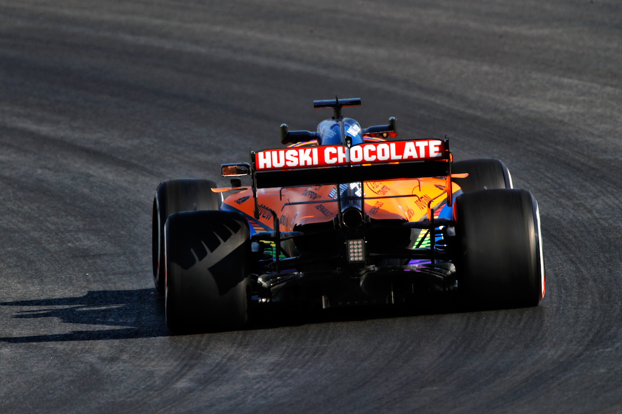 GP TURCHIA, Carlos Sainz Jr (ESP) McLaren MCL35.
13.11.2020 Formula 1 World Championship, Rd 14, Turkish Grand Prix, Istanbul, Turkey, Practice Day.
- www.xpbimages.com, EMail: requests@xpbimages.com © Copyright: Staley / XPB Images