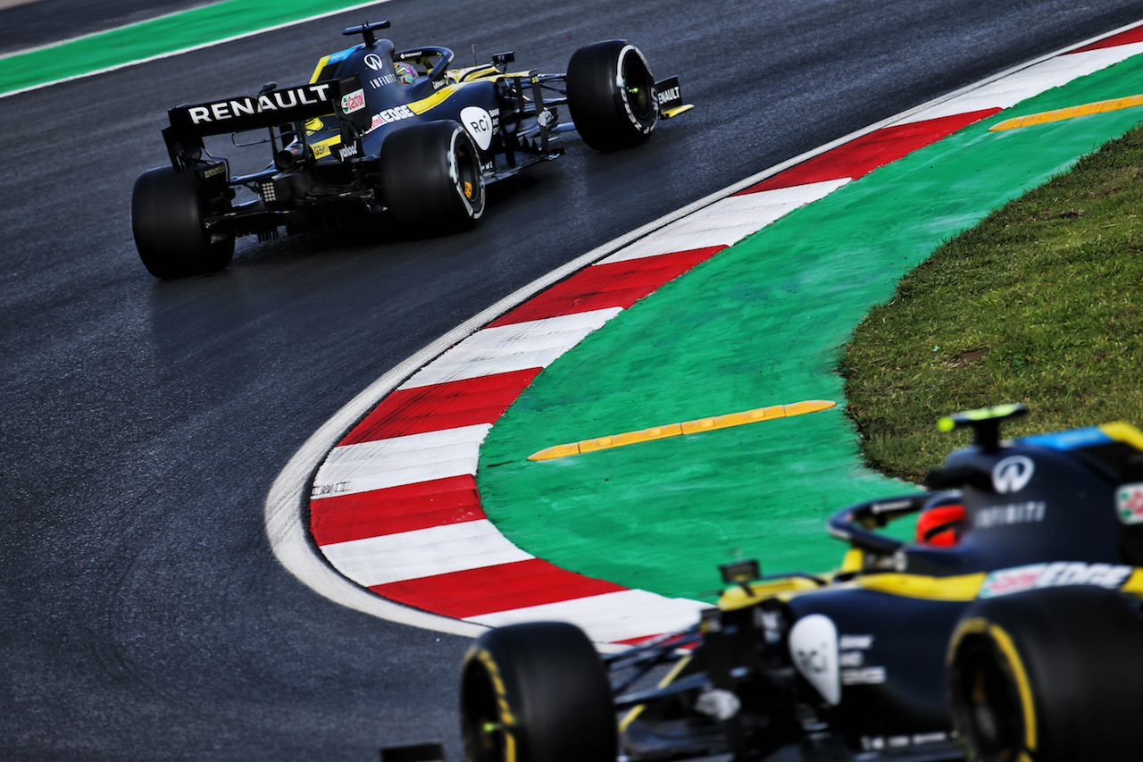 GP TURCHIA, Daniel Ricciardo (AUS) Renault F1 Team RS20 davanti a team mate Esteban Ocon (FRA) Renault F1 Team RS20.
13.11.2020 Formula 1 World Championship, Rd 14, Turkish Grand Prix, Istanbul, Turkey, Practice Day.
- www.xpbimages.com, EMail: requests@xpbimages.com © Copyright: Batchelor / XPB Images