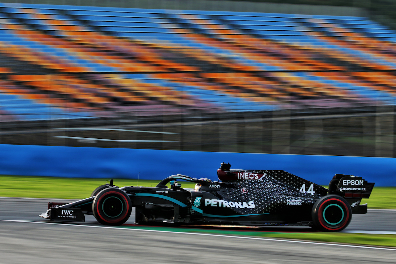 GP TURCHIA, Lewis Hamilton (GBR) Mercedes AMG F1 W11.
13.11.2020 Formula 1 World Championship, Rd 14, Turkish Grand Prix, Istanbul, Turkey, Practice Day.
- www.xpbimages.com, EMail: requests@xpbimages.com © Copyright: Batchelor / XPB Images