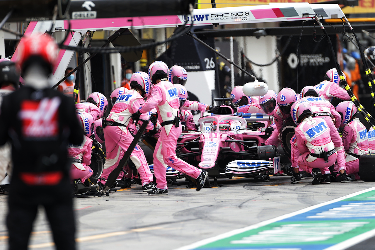 GP UNGHERIA, Sergio Perez (MEX) Racing Point F1 Team RP19 makes a pit stop.
19.07.2020. Formula 1 World Championship, Rd 3, Hungarian Grand Prix, Budapest, Hungary, Gara Day.
- www.xpbimages.com, EMail: requests@xpbimages.com © Copyright: Bearne / XPB Images