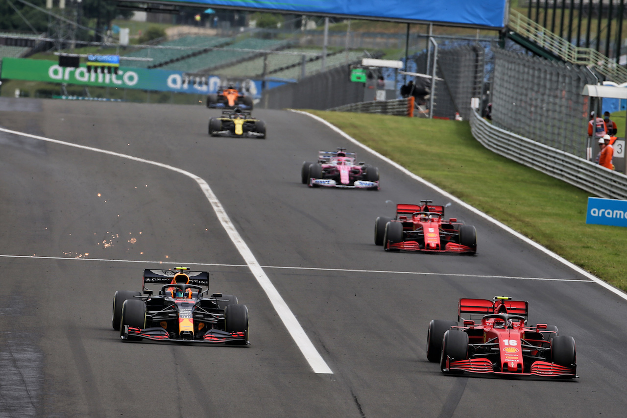 GP UNGHERIA, Charles Leclerc (MON) Ferrari SF1000 e Alexander Albon (THA) Red Bull Racing RB16 battle for position.
19.07.2020. Formula 1 World Championship, Rd 3, Hungarian Grand Prix, Budapest, Hungary, Gara Day.
- www.xpbimages.com, EMail: requests@xpbimages.com © Copyright: Batchelor / XPB Images