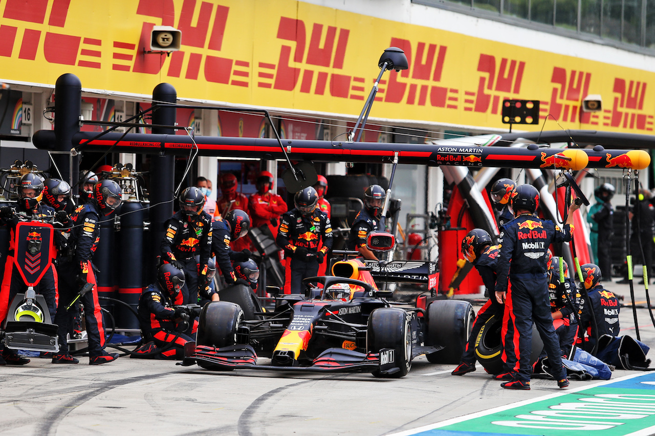 GP UNGHERIA, Max Verstappen (NLD) Red Bull Racing RB16 makes a pit stop.
19.07.2020. Formula 1 World Championship, Rd 3, Hungarian Grand Prix, Budapest, Hungary, Gara Day.
- www.xpbimages.com, EMail: requests@xpbimages.com © Copyright: Moy / XPB Images