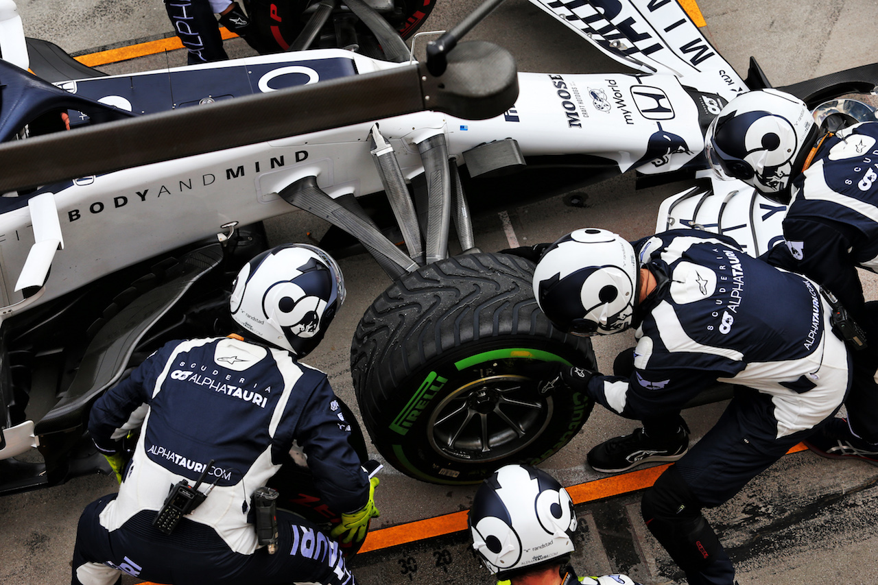 GP UNGHERIA, Daniil Kvyat (RUS) AlphaTauri AT01 makes a pit stop.
19.07.2020. Formula 1 World Championship, Rd 3, Hungarian Grand Prix, Budapest, Hungary, Gara Day.
- www.xpbimages.com, EMail: requests@xpbimages.com © Copyright: Moy / XPB Images