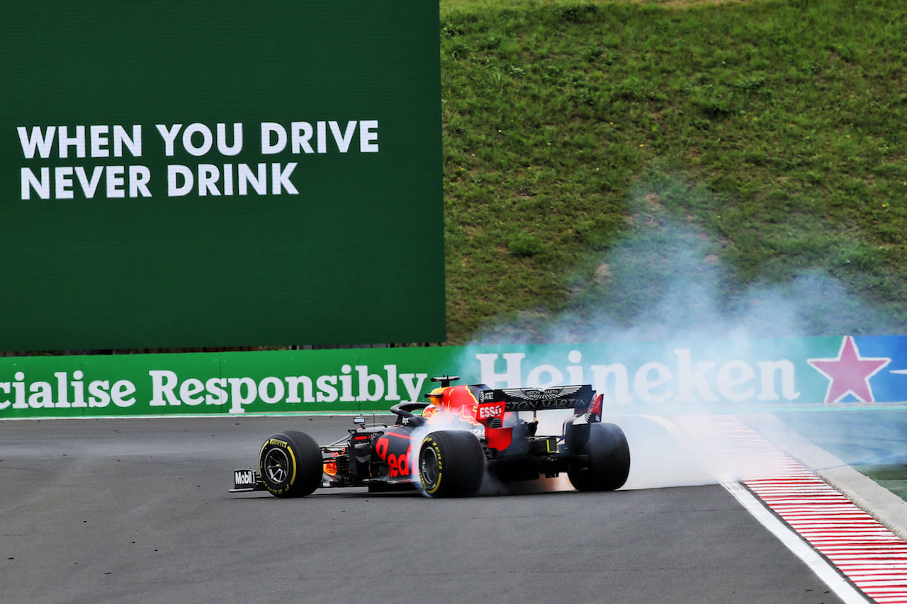 GP UNGHERIA, Max Verstappen (NLD) Red Bull Racing RB16 spins in the third practice session.
18.07.2020. Formula 1 World Championship, Rd 3, Hungarian Grand Prix, Budapest, Hungary, Qualifiche Day.
- www.xpbimages.com, EMail: requests@xpbimages.com © Copyright: Batchelor / XPB Images
