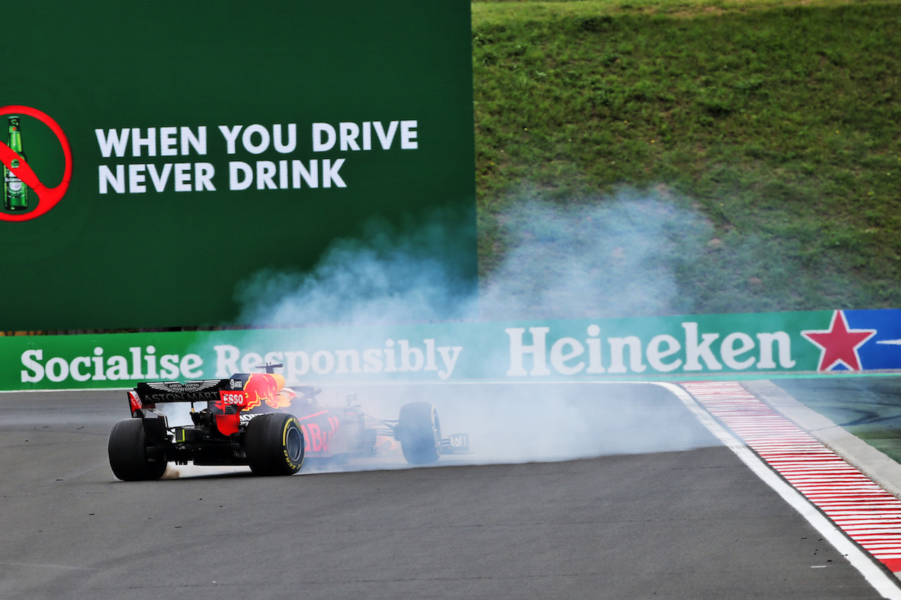 GP UNGHERIA, Max Verstappen (NLD) Red Bull Racing RB16 spins in the third practice session.
18.07.2020. Formula 1 World Championship, Rd 3, Hungarian Grand Prix, Budapest, Hungary, Qualifiche Day.
- www.xpbimages.com, EMail: requests@xpbimages.com © Copyright: Batchelor / XPB Images