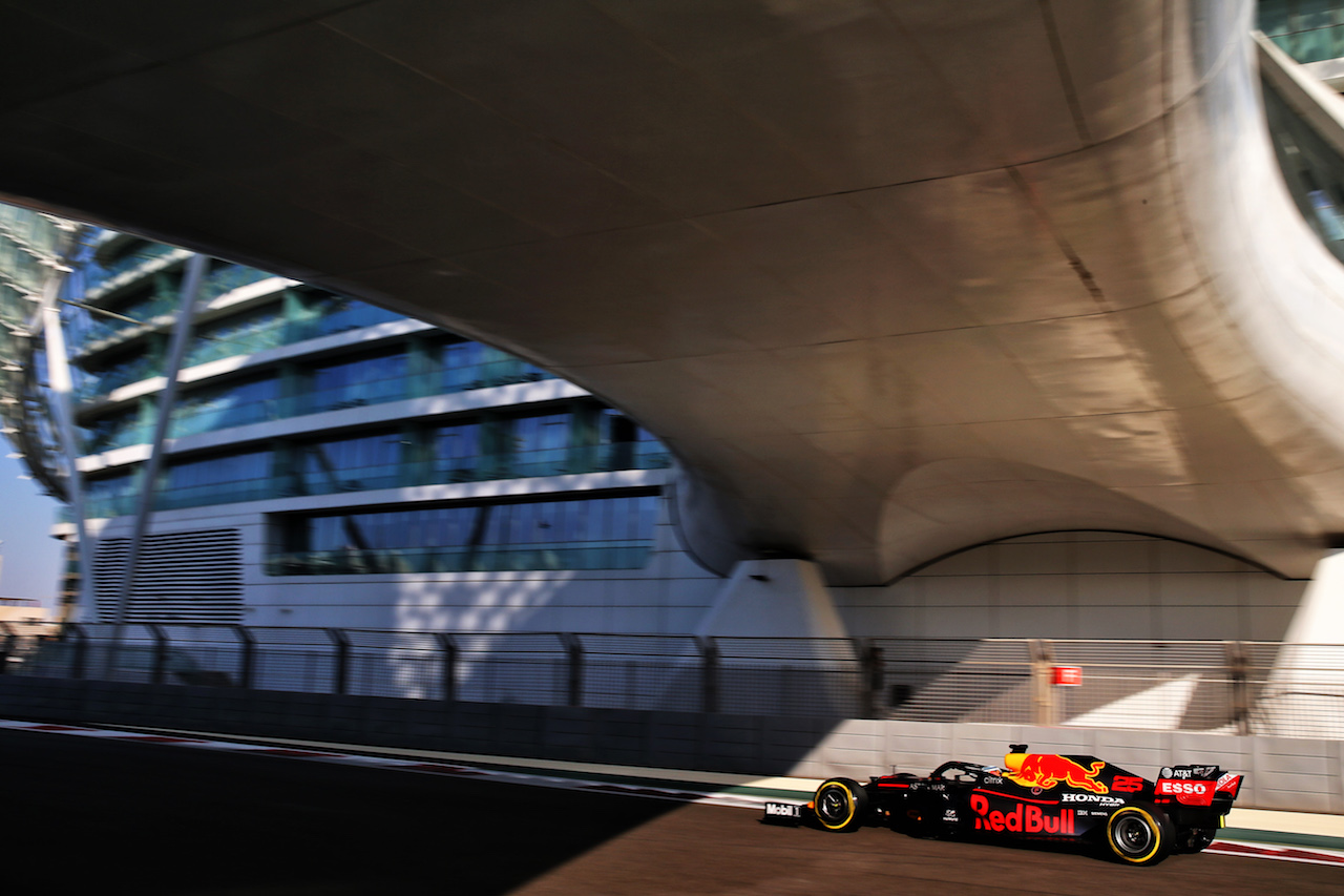 YOUNG DRIVER TEST ABU DHABI, Juri Vips (EST) Red Bull Racing RB16 Test Driver.
15.12.2020. Formula 1 Testing, Yas Marina Circuit, Abu Dhabi, Tuesday.
- www.xpbimages.com, EMail: requests@xpbimages.com © Copyright: Batchelor / XPB Images