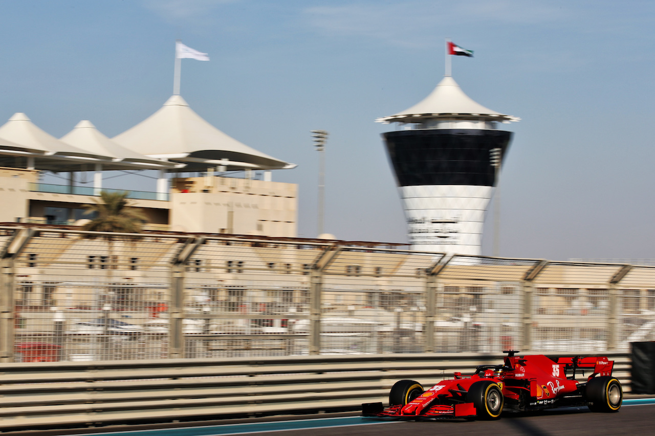 YOUNG DRIVER TEST ABU DHABI, Robert Shwartzman (RUS) Ferrari SF1000 Test Driver.
15.12.2020. Formula 1 Testing, Yas Marina Circuit, Abu Dhabi, Tuesday.
- www.xpbimages.com, EMail: requests@xpbimages.com © Copyright: Batchelor / XPB Images