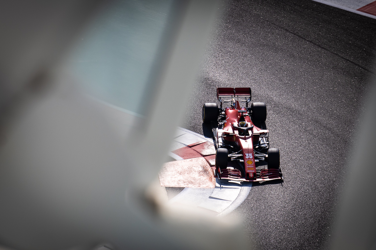 YOUNG DRIVER TEST ABU DHABI, Robert Shwartzman (RUS) Ferrari SF1000 Test Driver.
15.12.2020. Formula 1 Testing, Yas Marina Circuit, Abu Dhabi, Tuesday.
- www.xpbimages.com, EMail: requests@xpbimages.com © Copyright: Bearne / XPB Images