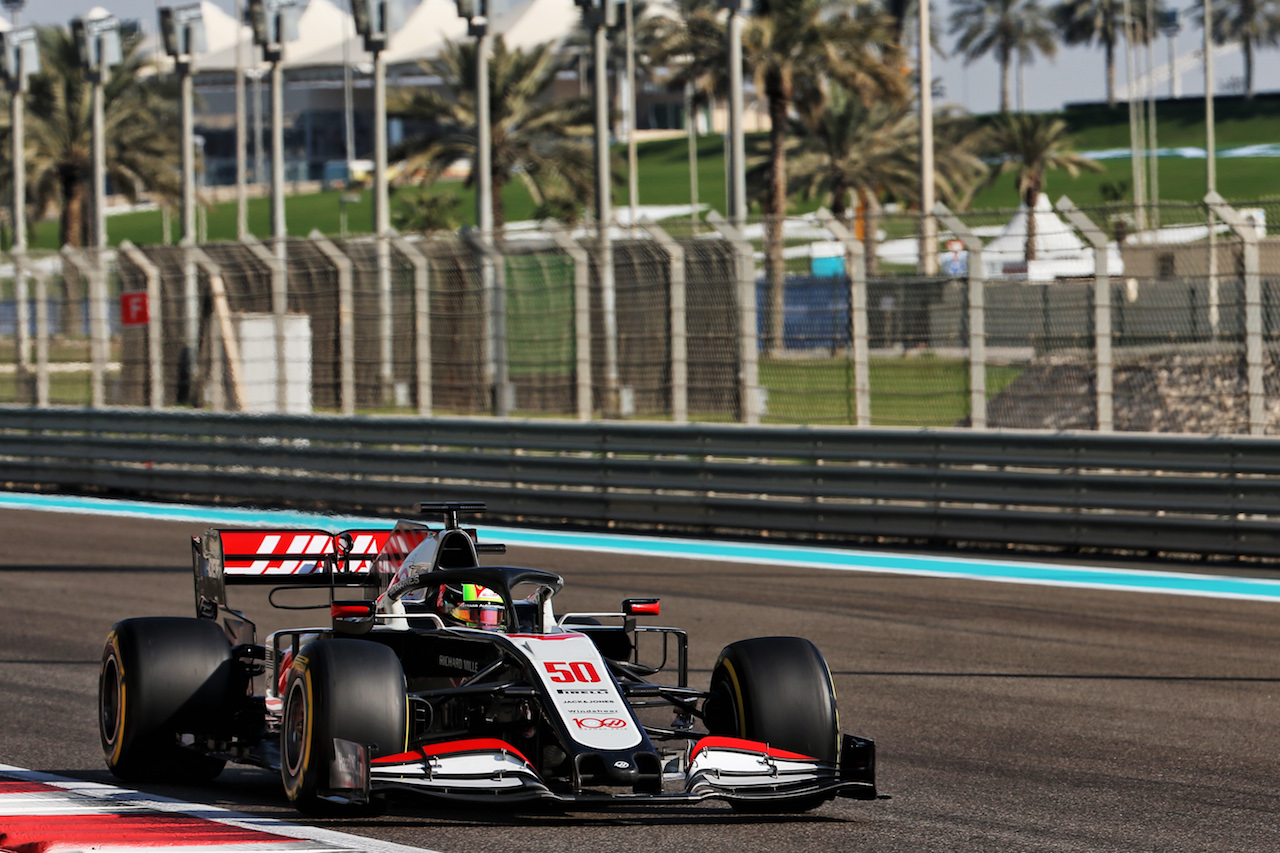 YOUNG DRIVER TEST ABU DHABI, Mick Schumacher (GER) Haas VF-20 Test Driver.
15.12.2020. Formula 1 Testing, Yas Marina Circuit, Abu Dhabi, Tuesday.
- www.xpbimages.com, EMail: requests@xpbimages.com © Copyright: Batchelor / XPB Images