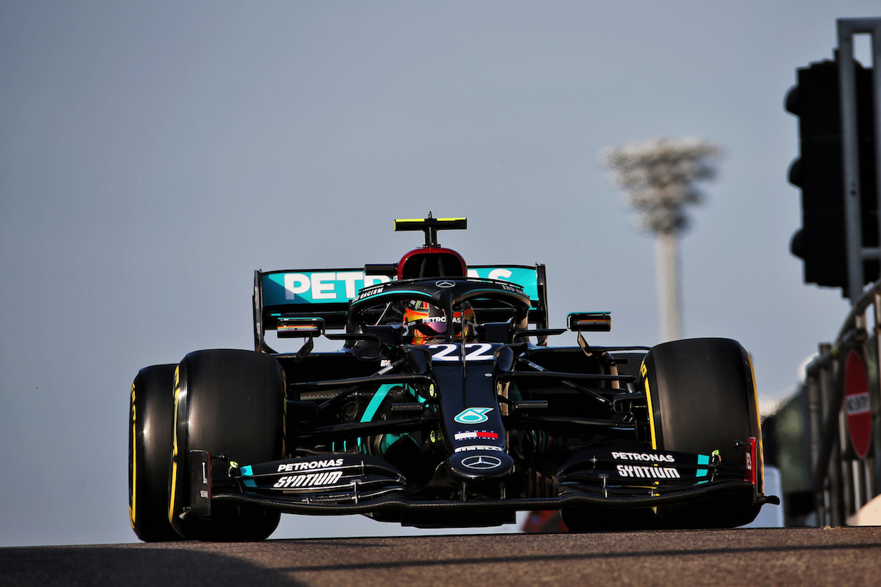 YOUNG DRIVER TEST ABU DHABI, Stoffel Vandoorne (BEL) Mercedes AMG F1 W11 Reserve Driver.
15.12.2020. Formula 1 Testing, Yas Marina Circuit, Abu Dhabi, Tuesday.
- www.xpbimages.com, EMail: requests@xpbimages.com © Copyright: Batchelor / XPB Images