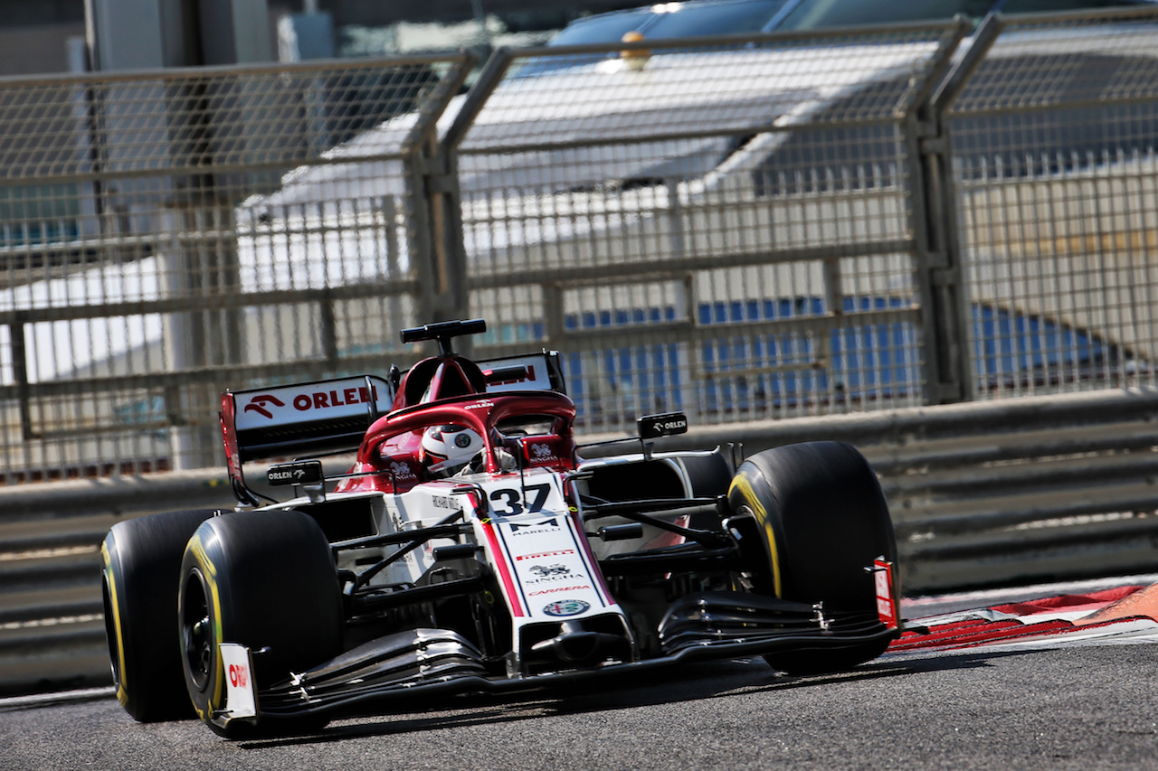 YOUNG DRIVER TEST ABU DHABI, Callum Ilott (GBR) Alfa Romeo Racing C39 Test Driver.
15.12.2020. Formula 1 Testing, Yas Marina Circuit, Abu Dhabi, Tuesday.
- www.xpbimages.com, EMail: requests@xpbimages.com © Copyright: Batchelor / XPB Images