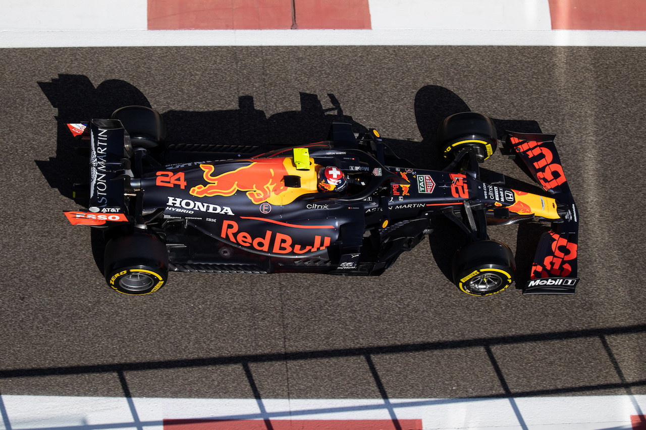 YOUNG DRIVER TEST ABU DHABI, Sebastien Buemi (SUI) Red Bull Racing RB16 Test Driver.
15.12.2020. Formula 1 Testing, Yas Marina Circuit, Abu Dhabi, Tuesday.
- www.xpbimages.com, EMail: requests@xpbimages.com © Copyright: Bearne / XPB Images