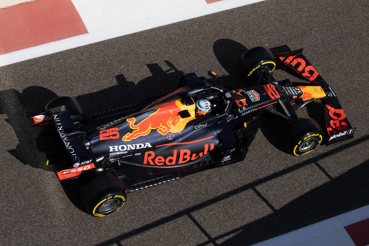 YOUNG DRIVER TEST ABU DHABI, Juri Vips (EST) Red Bull Racing RB16 Test Driver.
15.12.2020. Formula 1 Testing, Yas Marina Circuit, Abu Dhabi, Tuesday.
- www.xpbimages.com, EMail: requests@xpbimages.com © Copyright: Bearne / XPB Images