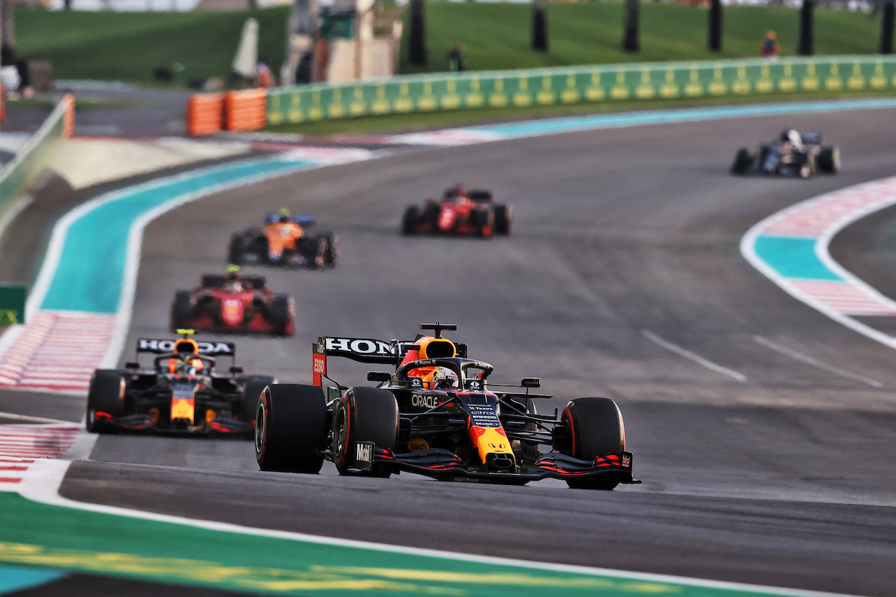 GP ABU DHABI, Max Verstappen (NLD) Red Bull Racing RB16B.
12.12.2021. Formula 1 World Championship, Rd 22, Abu Dhabi Grand Prix, Yas Marina Circuit, Abu Dhabi, Gara Day.
- www.xpbimages.com, EMail: requests@xpbimages.com © Copyright: Moy / XPB Images