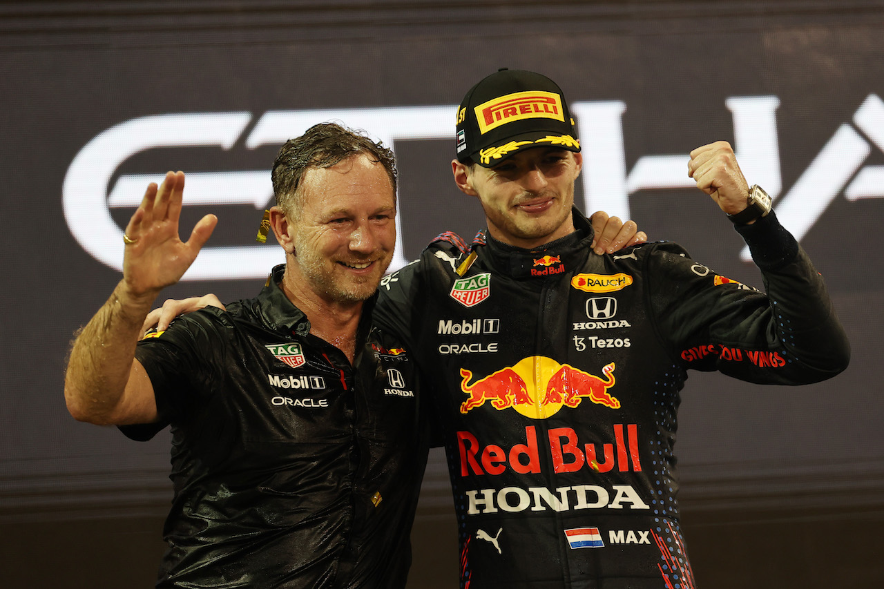 GP ABU DHABI, Christian Horner (GBR) Red Bull Racing Team Principal with 1st place e new World Champion, Max Verstappen (NLD) Red Bull Racing RB16B.
12.12.2021. Formula 1 World Championship, Rd 22, Abu Dhabi Grand Prix, Yas Marina Circuit, Abu Dhabi, Gara Day.
- www.xpbimages.com, EMail: requests@xpbimages.com © Copyright: Batchelor / XPB Images