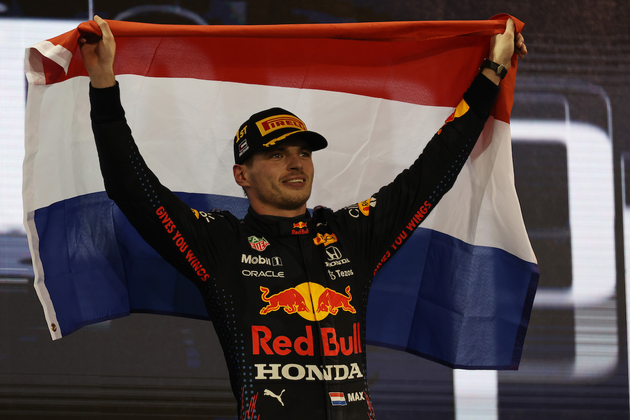 GP ABU DHABI, 1st place e new World Champion, Max Verstappen (NLD) Red Bull Racing RB16B.
12.12.2021. Formula 1 World Championship, Rd 22, Abu Dhabi Grand Prix, Yas Marina Circuit, Abu Dhabi, Gara Day.
- www.xpbimages.com, EMail: requests@xpbimages.com ¬© Copyright: Batchelor / XPB Images