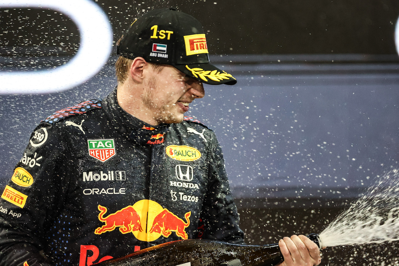GP ABU DHABI, Max Verstappen (NLD), Red Bull Racing 
12.12.2021. Formula 1 World Championship, Rd 22, Abu Dhabi Grand Prix, Yas Marina Circuit, Abu Dhabi, Gara Day.
- www.xpbimages.com, EMail: requests@xpbimages.com © Copyright: Charniaux / XPB Images
