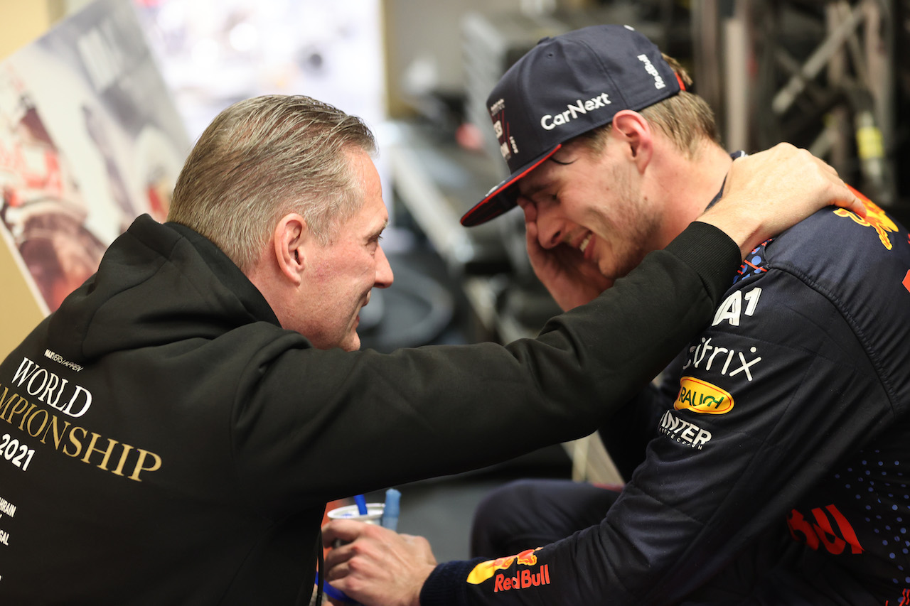 GP ABU DHABI, 1st place e new World Champion, Max Verstappen (NLD) Red Bull Racing RB16B with Jos Verstappen (NLD).

12.12.2021. Formula 1 World Championship, Rd 22, Abu Dhabi Grand Prix, Yas Marina Circuit, Abu Dhabi, Gara Day.
- www.xpbimages.com, EMail: requests@xpbimages.com ¬© Copyright: Batchelor / XPB Images