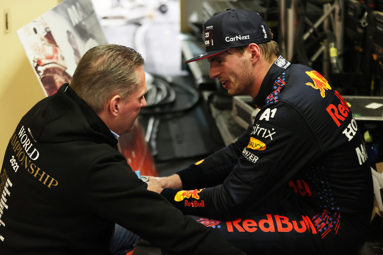 GP ABU DHABI, 
1st place e new World Champion, Max Verstappen (NLD) Red Bull Racing RB16B with Jos Verstappen (NLD).
12.12.2021. Formula 1 World Championship, Rd 22, Abu Dhabi Grand Prix, Yas Marina Circuit, Abu Dhabi, Gara Day.
- www.xpbimages.com, EMail: requests@xpbimages.com ¬© Copyright: Batchelor / XPB Images