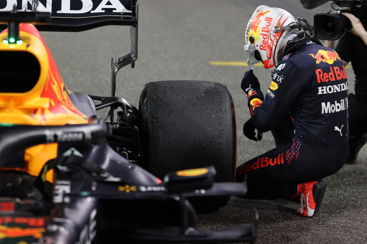 GP ABU DHABI, 1st place e new World Champion, Max Verstappen (NLD) Red Bull Racing RB16B.
12.12.2021. Formula 1 World Championship, Rd 22, Abu Dhabi Grand Prix, Yas Marina Circuit, Abu Dhabi, Gara Day.
- www.xpbimages.com, EMail: requests@xpbimages.com ¬© Copyright: Batchelor / XPB Images