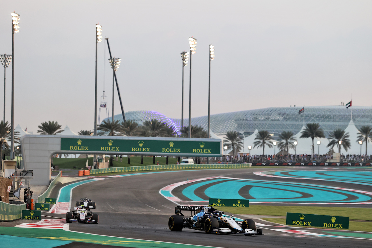 GP ABU DHABI, Nicholas Latifi (CDN) Williams Racing FW43B.
12.12.2021. Formula 1 World Championship, Rd 22, Abu Dhabi Grand Prix, Yas Marina Circuit, Abu Dhabi, Gara Day.
- www.xpbimages.com, EMail: requests@xpbimages.com © Copyright: Moy / XPB Images