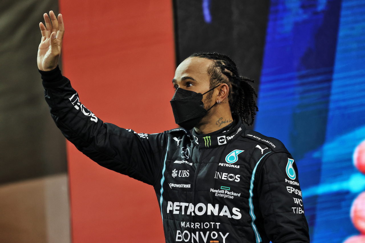 GP ABU DHABI, Second placed Lewis Hamilton (GBR) Mercedes AMG F1 on the podium.
12.12.2021. Formula 1 World Championship, Rd 22, Abu Dhabi Grand Prix, Yas Marina Circuit, Abu Dhabi, Gara Day.
- www.xpbimages.com, EMail: requests@xpbimages.com © Copyright: Moy / XPB Images
