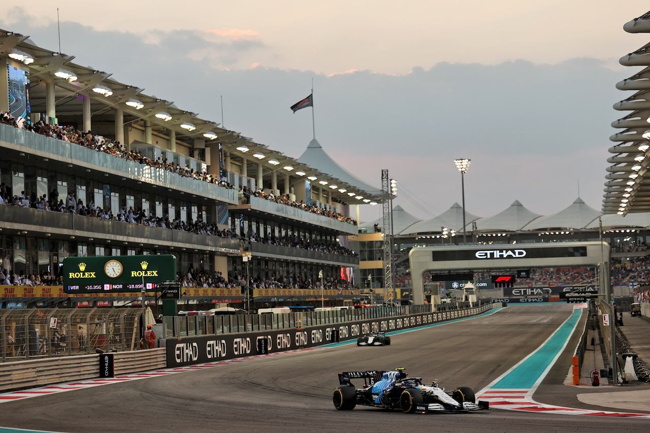 GP ABU DHABI, Nicholas Latifi (CDN) Williams Racing FW43B.
12.12.2021. Formula 1 World Championship, Rd 22, Abu Dhabi Grand Prix, Yas Marina Circuit, Abu Dhabi, Gara Day.
- www.xpbimages.com, EMail: requests@xpbimages.com © Copyright: Batchelor / XPB Images