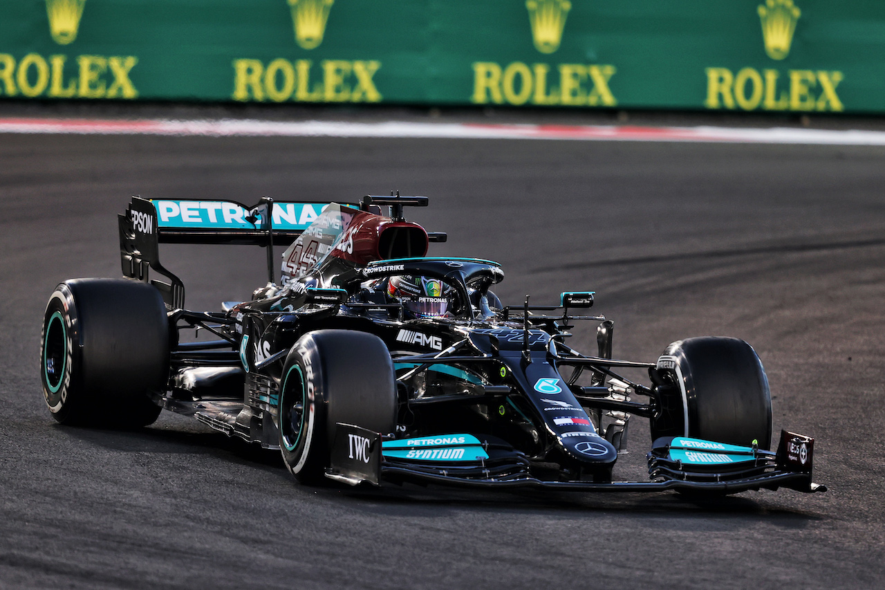 GP ABU DHABI, Lewis Hamilton (GBR) Mercedes AMG F1 W12.
12.12.2021. Formula 1 World Championship, Rd 22, Abu Dhabi Grand Prix, Yas Marina Circuit, Abu Dhabi, Gara Day.
- www.xpbimages.com, EMail: requests@xpbimages.com © Copyright: Moy / XPB Images