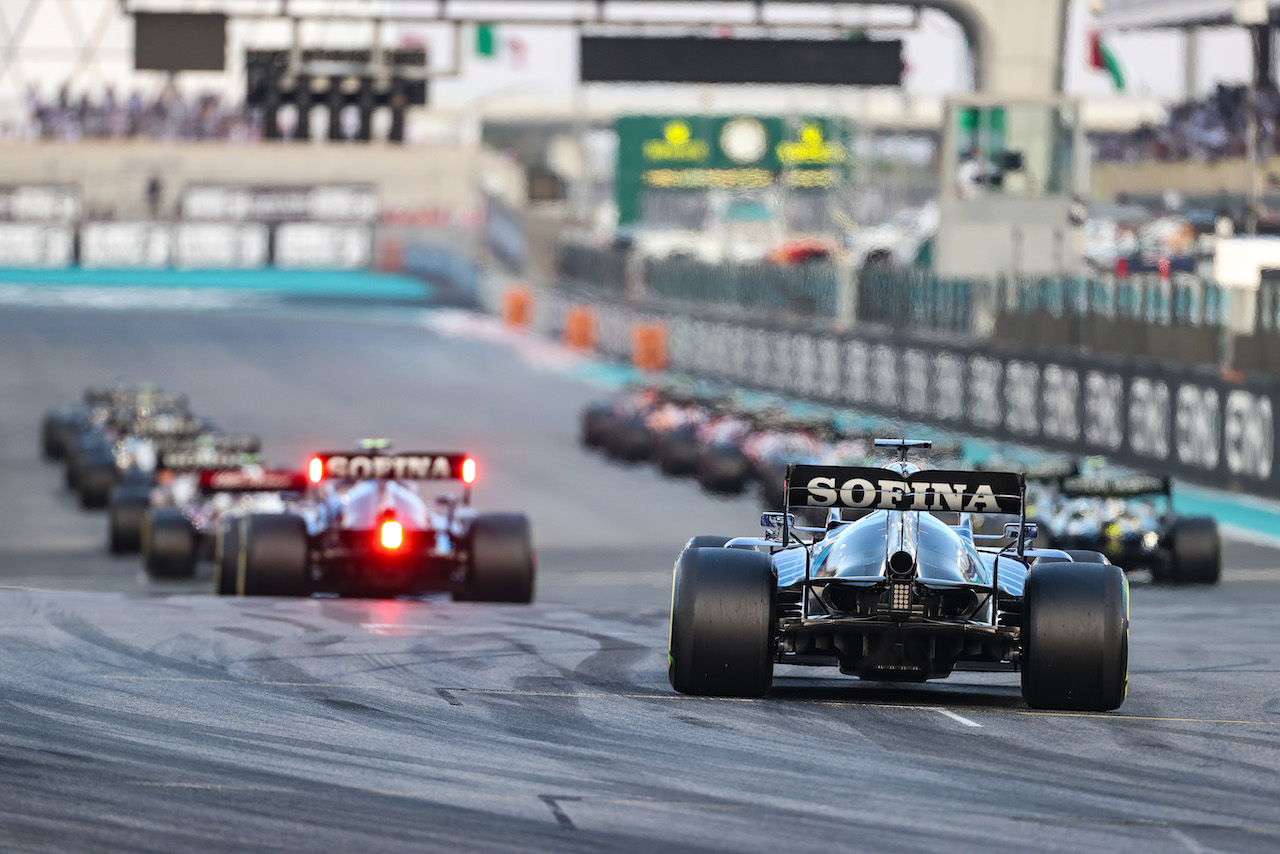 GP ABU DHABI, Nicholas Latifi (CDN), Williams Racing 
12.12.2021. Formula 1 World Championship, Rd 22, Abu Dhabi Grand Prix, Yas Marina Circuit, Abu Dhabi, Gara Day.
- www.xpbimages.com, EMail: requests@xpbimages.com © Copyright: Charniaux / XPB Images