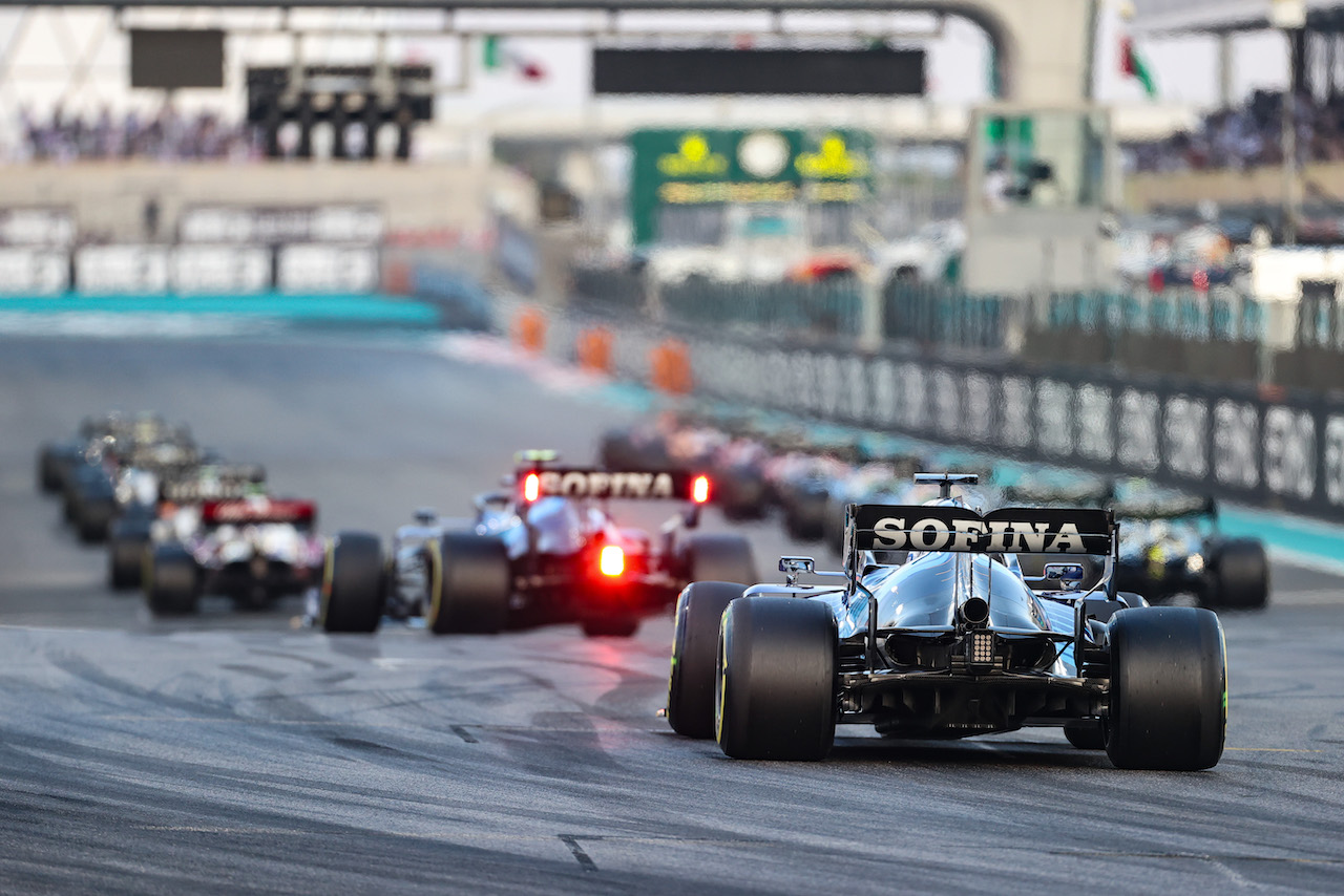 GP ABU DHABI, Nicholas Latifi (CDN), Williams Racing 
12.12.2021. Formula 1 World Championship, Rd 22, Abu Dhabi Grand Prix, Yas Marina Circuit, Abu Dhabi, Gara Day.
- www.xpbimages.com, EMail: requests@xpbimages.com © Copyright: Charniaux / XPB Images
