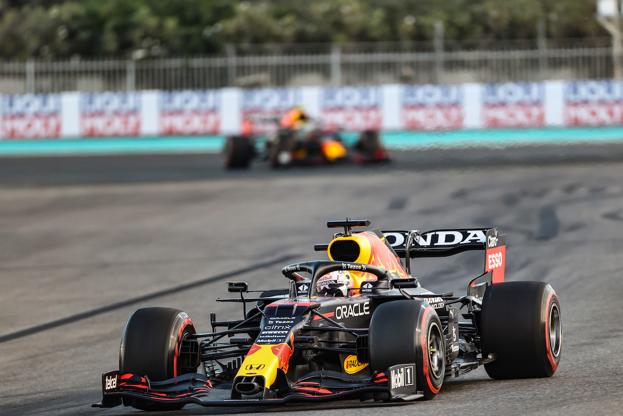 GP ABU DHABI, Max Verstappen (NLD), Red Bull Racing 
12.12.2021. Formula 1 World Championship, Rd 22, Abu Dhabi Grand Prix, Yas Marina Circuit, Abu Dhabi, Gara Day.
- www.xpbimages.com, EMail: requests@xpbimages.com ¬© Copyright: Charniaux / XPB Images