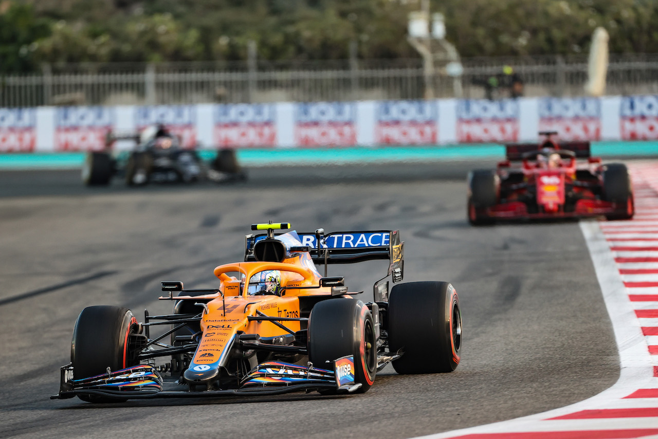 GP ABU DHABI, Lando Norris (GBR), McLaren F1 Team 
12.12.2021. Formula 1 World Championship, Rd 22, Abu Dhabi Grand Prix, Yas Marina Circuit, Abu Dhabi, Gara Day.
- www.xpbimages.com, EMail: requests@xpbimages.com © Copyright: Charniaux / XPB Images