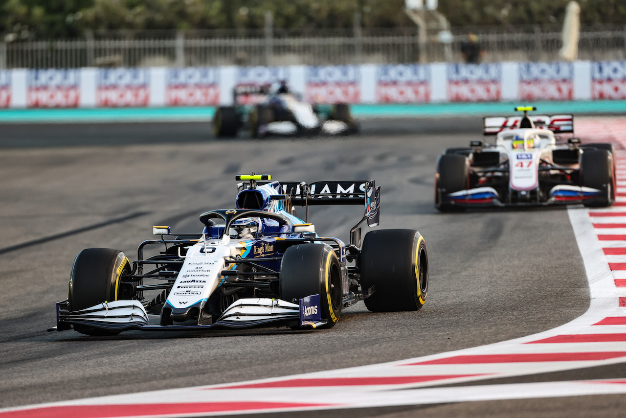 GP ABU DHABI, Nicholas Latifi (CDN), Williams Racing 
12.12.2021. Formula 1 World Championship, Rd 22, Abu Dhabi Grand Prix, Yas Marina Circuit, Abu Dhabi, Gara Day.
- www.xpbimages.com, EMail: requests@xpbimages.com ¬© Copyright: Charniaux / XPB Images